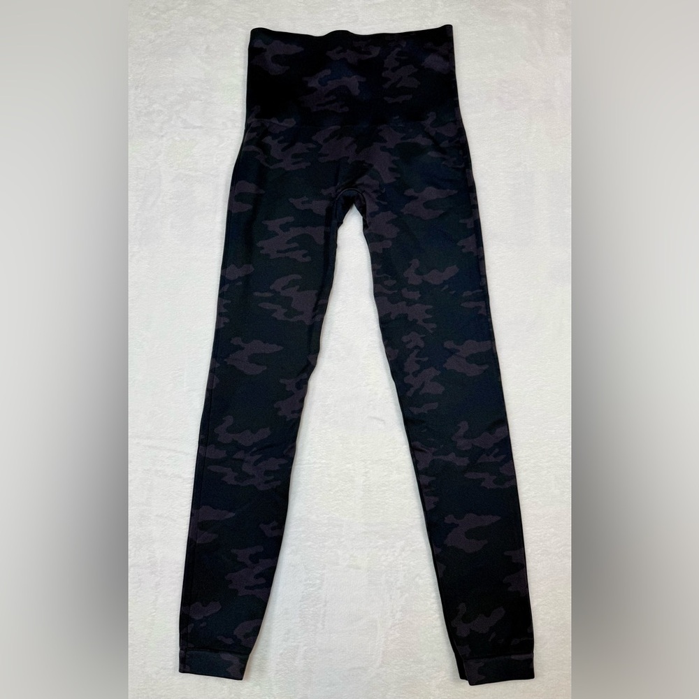 Spanx Seamless Leggings Women's Camo Green Workout Gym Yoga M athleisure workout